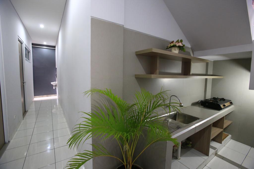 Reddoorz @ Karet Pedurenan 2 Jakarta Buitenkant foto