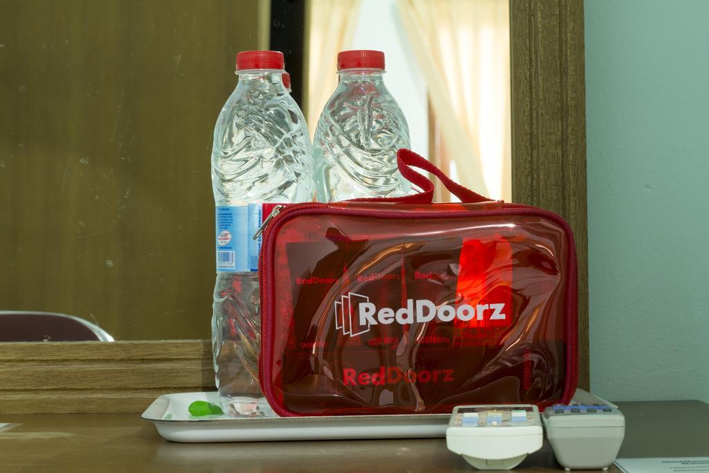 Reddoorz @ Karet Pedurenan 2 Jakarta Buitenkant foto