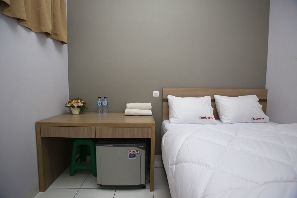 Reddoorz @ Karet Pedurenan 2 Jakarta Buitenkant foto