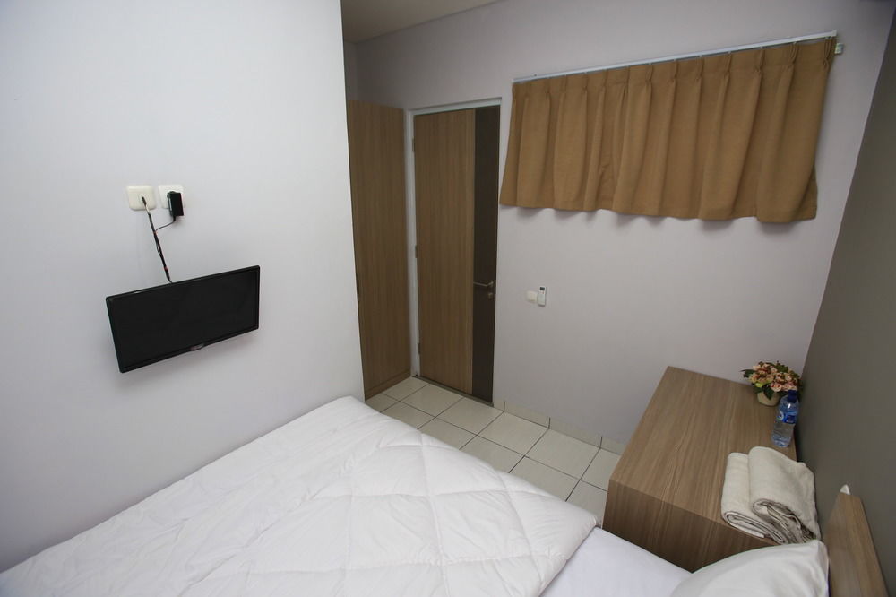 Reddoorz @ Karet Pedurenan 2 Jakarta Buitenkant foto