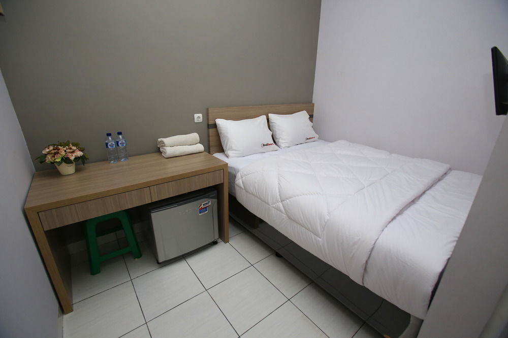 Reddoorz @ Karet Pedurenan 2 Jakarta Buitenkant foto